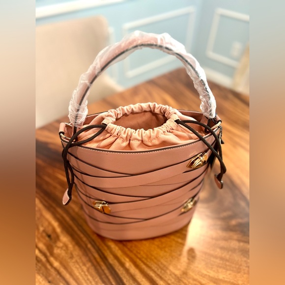 American Bee Bucket Bag in Mauve Pink w Gold Buckles NWT - Picture 5 of 17